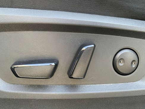 Used 2025 Nissan Pathfinder SV image 25