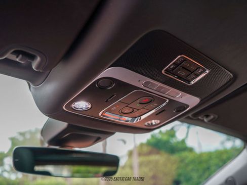 Used 2022 Bentley Flying Spur Plug-In Hybrid image 43