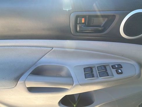 Used 2011 Toyota Tacoma 4x4 Double Cab w/ TRD Off-Road Pkg image 16