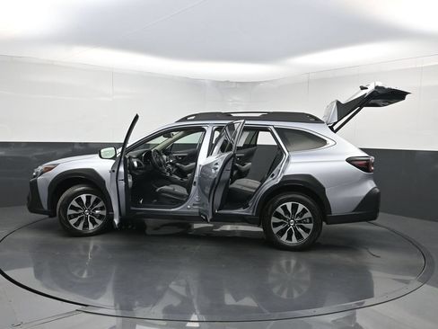 Used 2025 Subaru Outback Limited AWD/4WD image 35