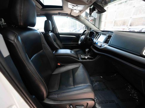 Used 2019 Toyota Highlander XLE image 25
