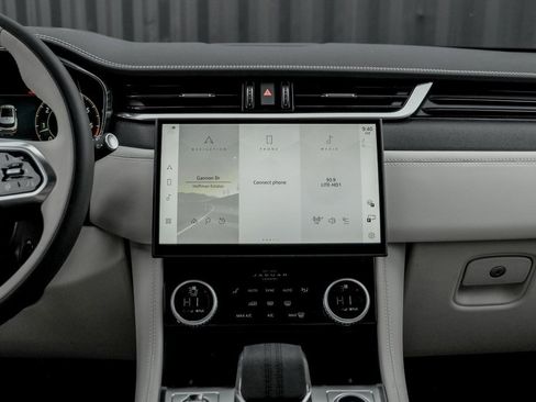 New 2026 Jaguar F-PACE R-Dynamic S image 18