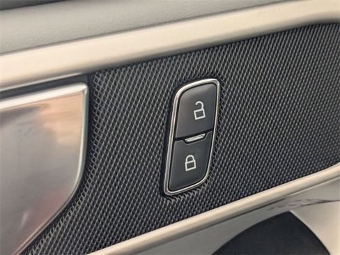 Used 2021 Ford Explorer XLT w/ Equipment Group 202A image 11