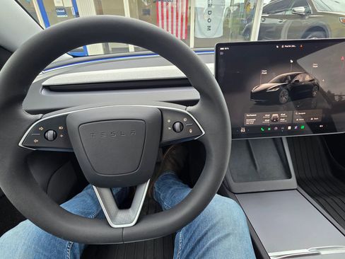 Used 2025 Tesla Model 3 Long Range RWD image 17