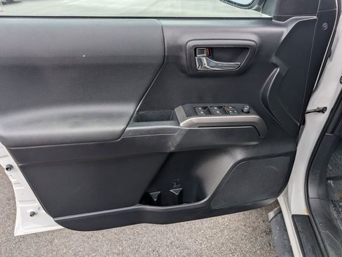 Used 2019 Toyota Tacoma TRD Sport image 14