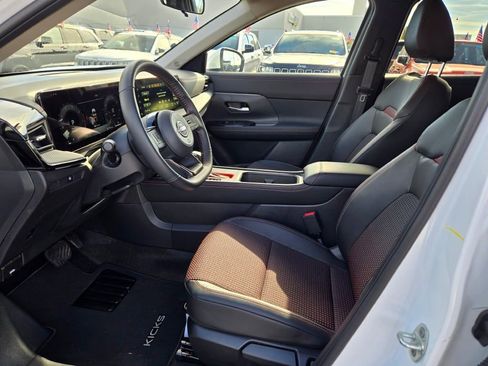 Used 2025 Nissan Kicks SR image 18