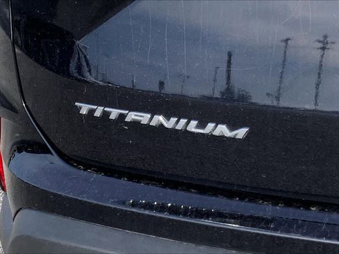 Used 2022 Ford Edge Titanium image 9