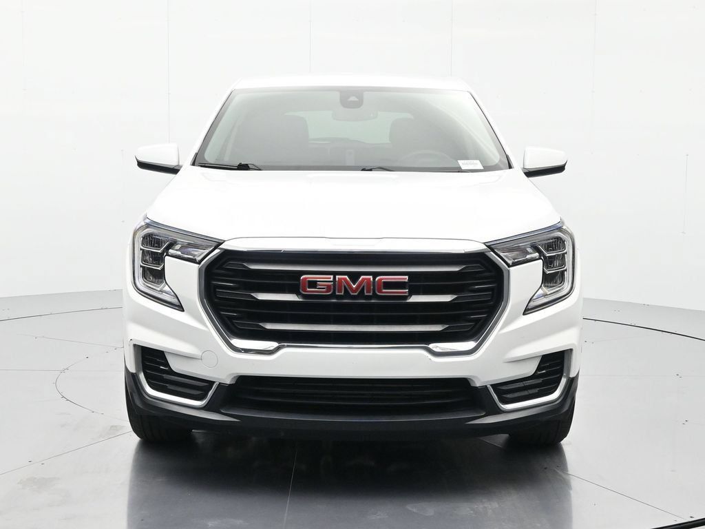 Used 2024 GMC Terrain SLE FWD image 2