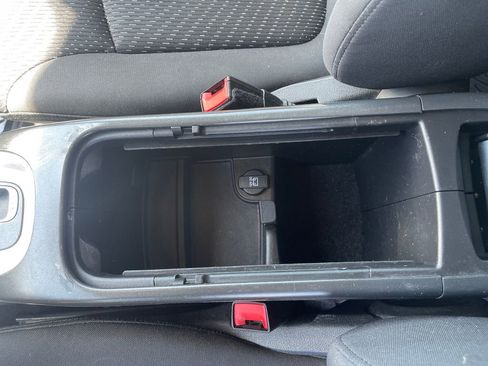 Used 2018 Dodge Journey SE w/ Blacktop Package FWD image 18