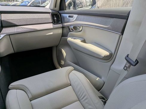 Certified 2025 Volvo XC90 B6 Ultra AWD/4WD image 24
