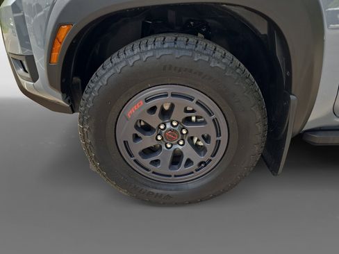 Certified 2025 Nissan Frontier PRO-4X w/ Pro Premium Package AWD/4WD image 10