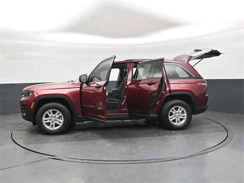 Used 2023 Jeep Grand Cherokee Laredo image 49