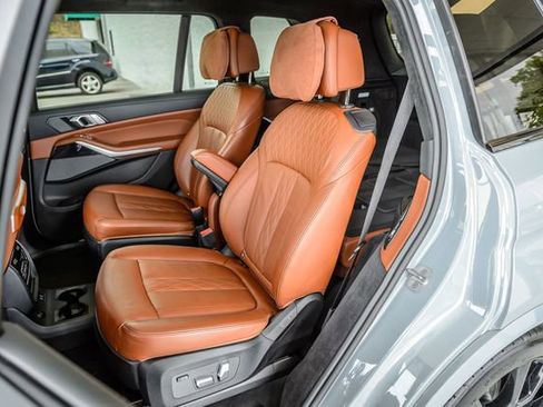 Used 2023 BMW X7 xDrive40i w/ M Sport Package AWD/4WD image 43
