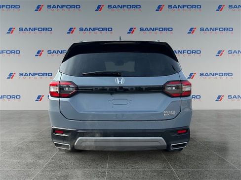 Used 2023 Honda Pilot Touring image 4