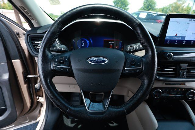 Used 2020 Ford Escape Titanium w/ Titanium Premium Package 2.0 AWD/4WD image 10