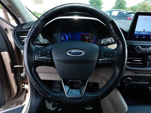 Used 2020 Ford Escape Titanium w/ Titanium Premium Package 2.0 AWD/4WD image 10