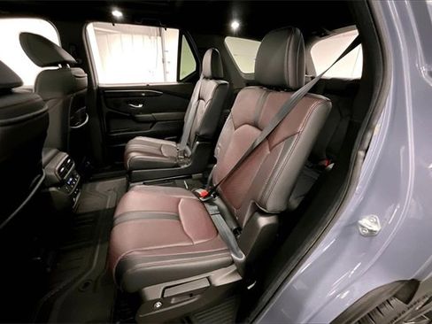 Used 2025 Honda Pilot Black Edition image 23