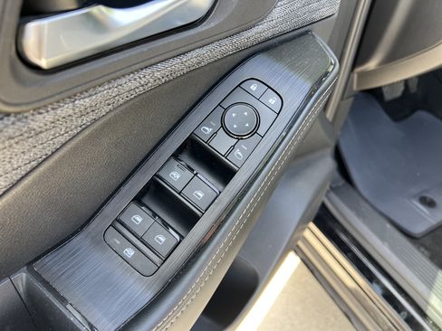Used 2023 Nissan Rogue SV FWD image 13