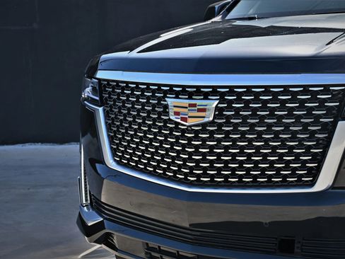 Used 2023 Cadillac Escalade Premium Luxury image 9