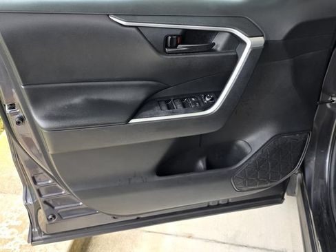 Used 2020 Toyota RAV4 LE FWD image 26