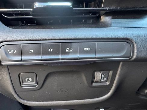 Used 2023 Cadillac Escalade ESV Luxury AWD/4WD image 9