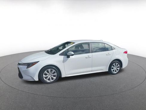 Used 2025 Toyota Corolla LE image 7