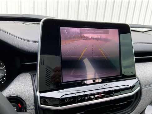 Used 2022 Jeep Compass Latitude image 20