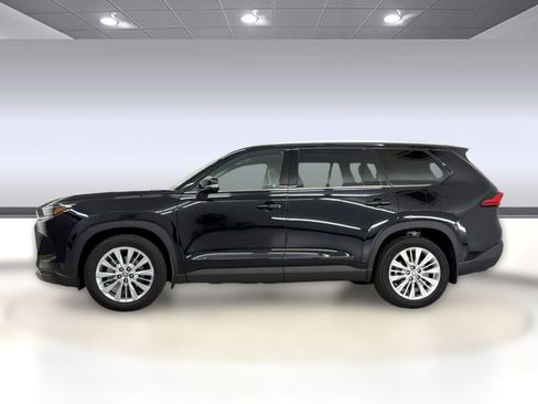 Used 2024 Toyota Grand Highlander Platinum image 2