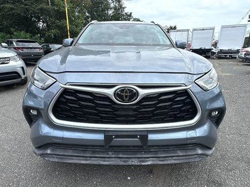 Used 2021 Toyota Highlander XLE AWD/4WD image 2