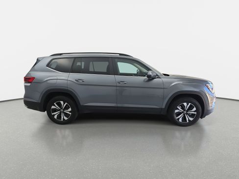 Used 2024 Volkswagen Atlas SE image 4