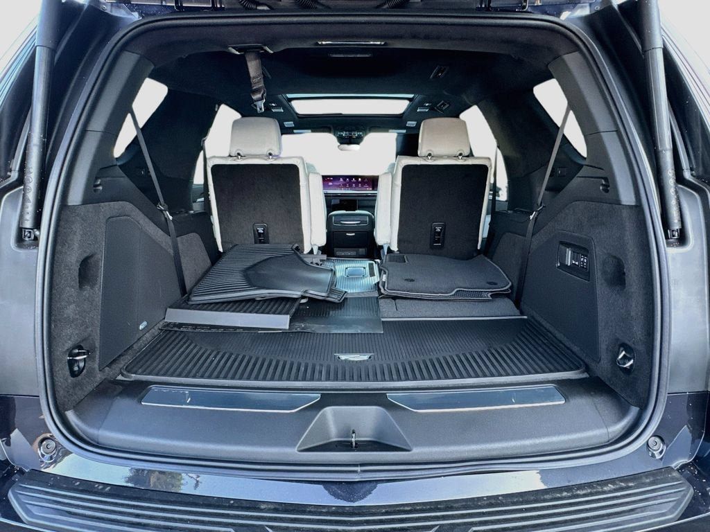 New 2026 Cadillac Escalade Platinum Sport w/ LPO, ONYX Package AWD/4WD image 33