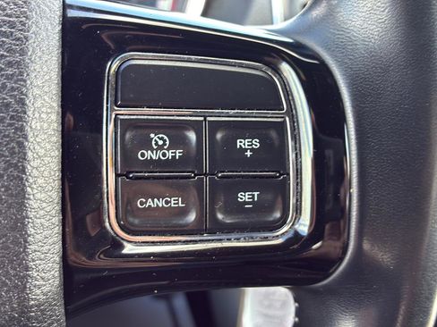 Used 2018 Dodge Grand Caravan SXT FWD image 28
