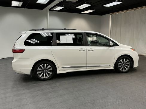 Used 2018 Toyota Sienna Limited Premium w/ Protection Package FWD image 6