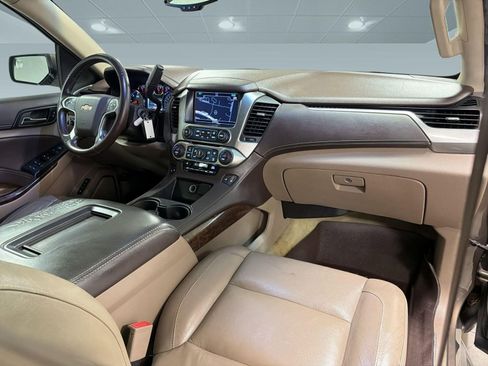 Used 2016 Chevrolet Suburban LT RWD image 27