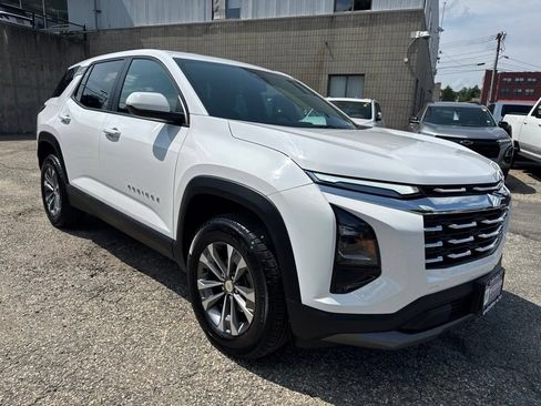 Used 2026 Chevrolet Equinox LT w/ Convenience Package II AWD/4WD image 9
