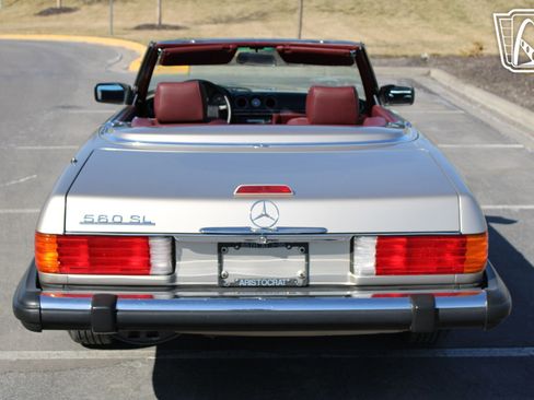 Used 1989 Mercedes-Benz 560 SL image 11