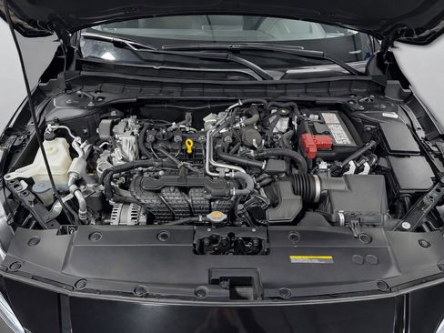 Used 2025 Nissan Altima 2.5 SV image 11