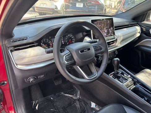 Used 2025 Jeep Compass Limited AWD/4WD image 29