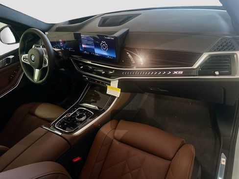 Used 2026 BMW X5 xDrive40i w/ Executive Package image 24