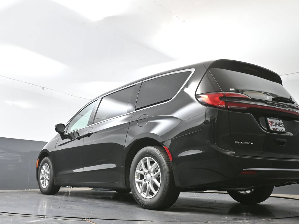 New 2027 Chrysler Pacifica Select w/ Family Tech Group FWD image 45