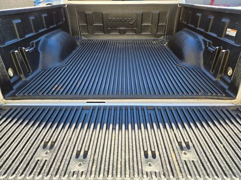 Used 2021 RAM 1500 Classic SLT image 17