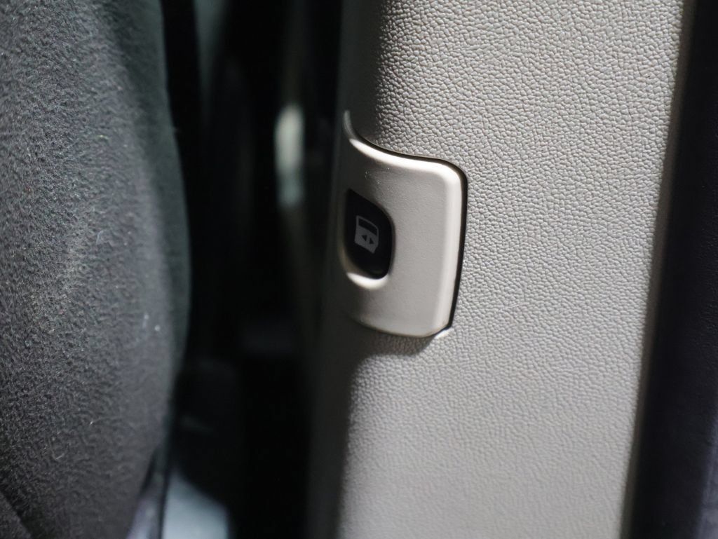 Used 2015 Dodge Grand Caravan SXT w/ Rear Park Assist Package FWD image 26