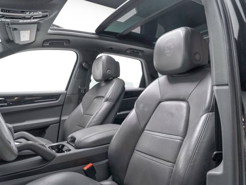 Used 2020 Porsche Cayenne AWD/4WD image 15