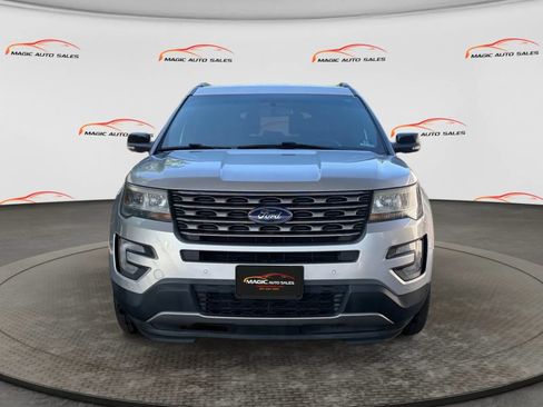 Used 2016 Ford Explorer XLT w/ Equipment Group 202A AWD/4WD image 3