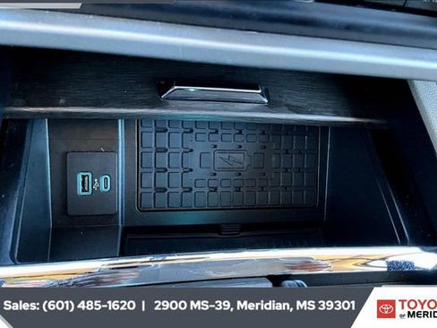 Used 2022 Ford Expedition Limited image 23