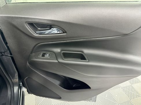 Used 2019 Chevrolet Equinox LT w/ Driver Convenience Package image 27