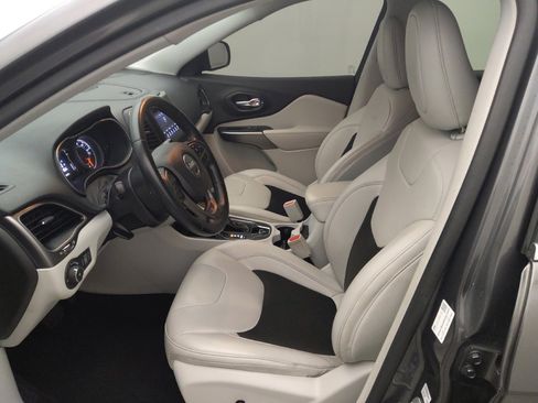 Used 2020 Jeep Cherokee Latitude Plus image 17