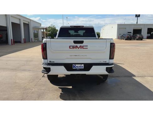 Used 2025 GMC Sierra 2500 AT4 AWD/4WD image 7