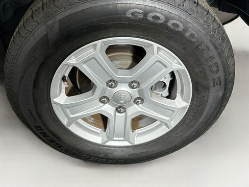 Used 2022 Jeep Wrangler Sport S image 11