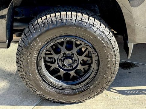 Used 2022 Chevrolet Colorado LT image 26